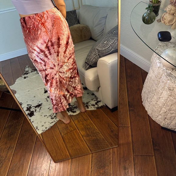 FREE PEOPLE - Velvety skirt, tie dye print. Orange and pink! - Picture 2 of 2